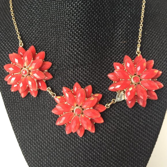 ❤️🌸❤️🌸Red Floral Statement Necklace🌸❤️🌸❤️ - Picture 1 of 5